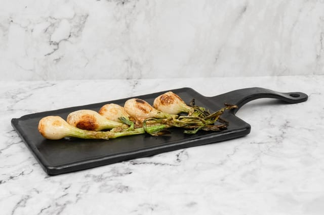 Cebolla Cambray (5) | Grilled Green Onions (5).